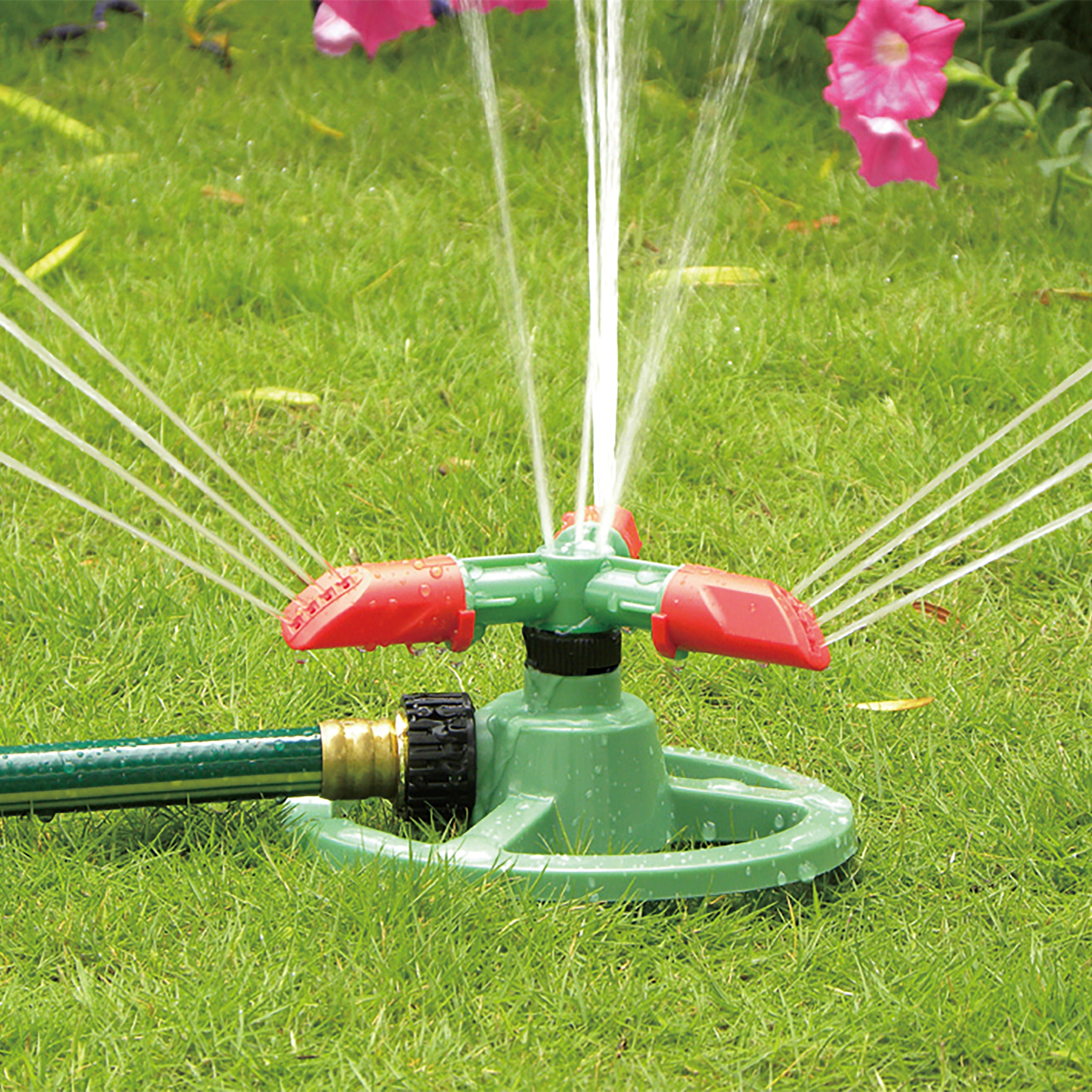 3-Arm Rotating Garden Sprinkler, Green